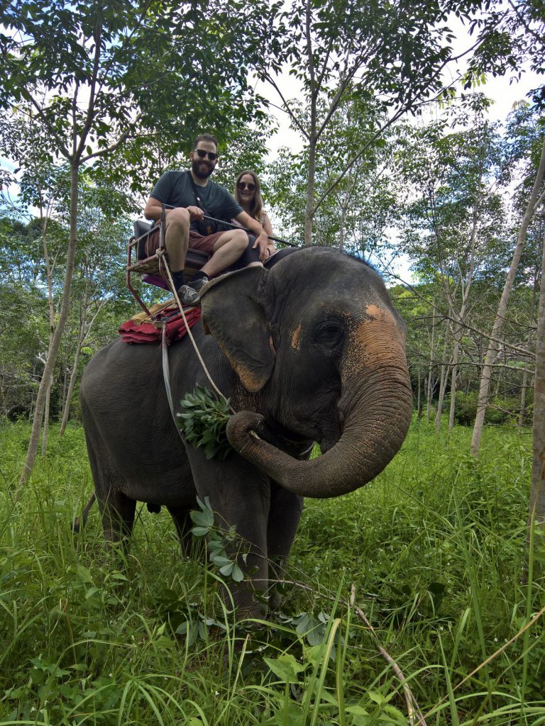 Claudia und ich auf der Elefantendame "Nam-Whan"